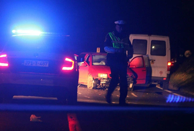 Nesvakidašnja nesreća: Balvan pao pred auto, ozlijeđene četiri osobe