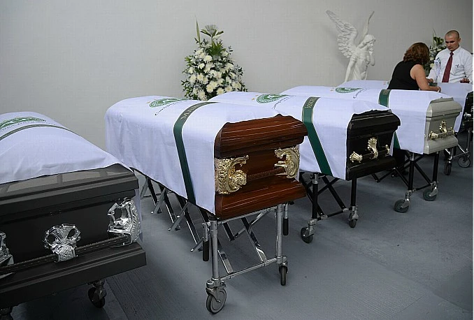 Tijela nogometaša stigla kući
