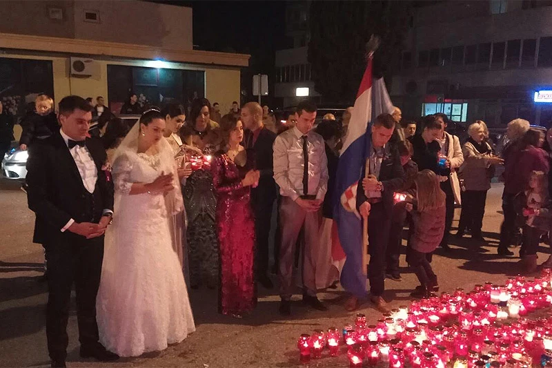 Mostar: Svatovi stali i zapalili svijeću za Vukovar