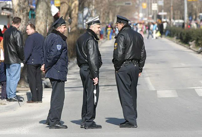 Policajci dolaze na prosvjede pred Vladu FBiH