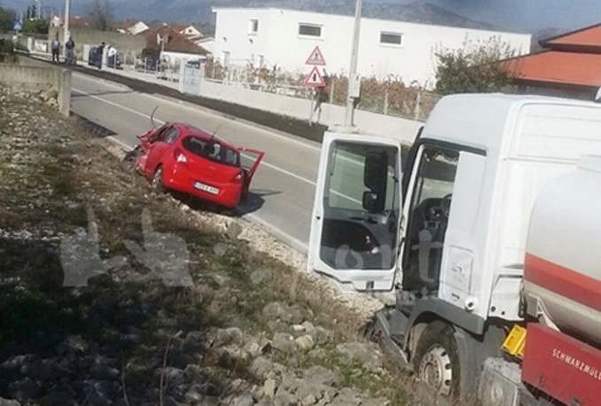 Jedna osoba smrtno stradala u prometnoj nesreći kod Ljubuškog