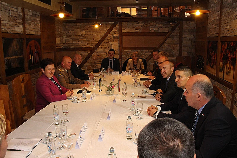 Ministri obrane opterećeni s nedovoljnim proračunskim sredstvima