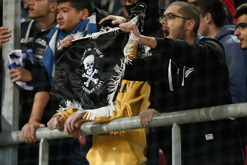 Četnici(!?) na stadionu ''Georgios Karaiskakis'' 