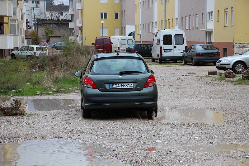 Mostar: U Šantićevoj mrak i nakon 22 godine