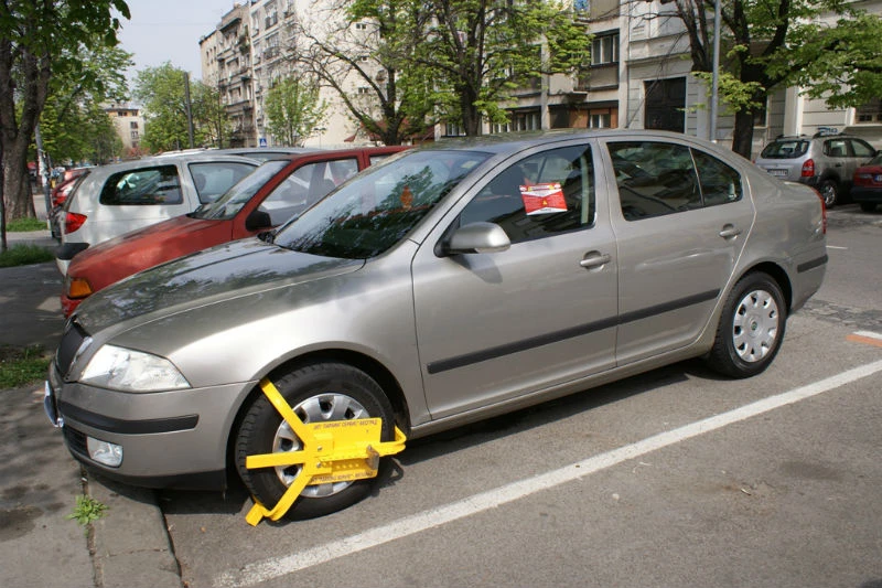 Kreće blokiranje vozila postavljanjem "lisica" na točkove