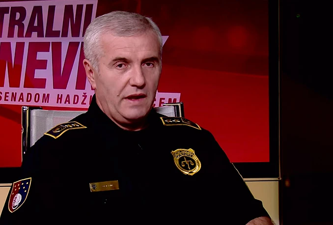 Komesar Vahid Ćosić kažnjen smanjenjem plaće za 30 posto