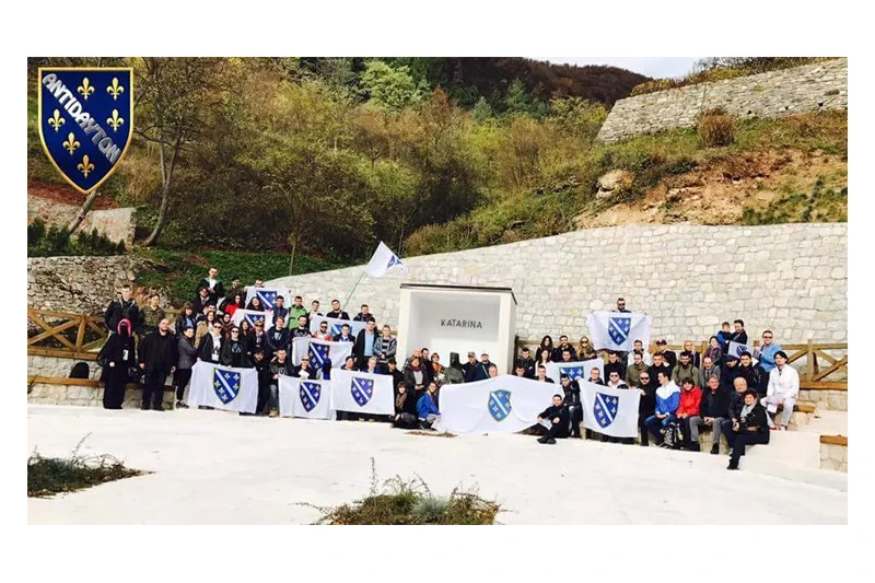 Kraljeva Sutjeska: Kraljicu umotali u ljiljane