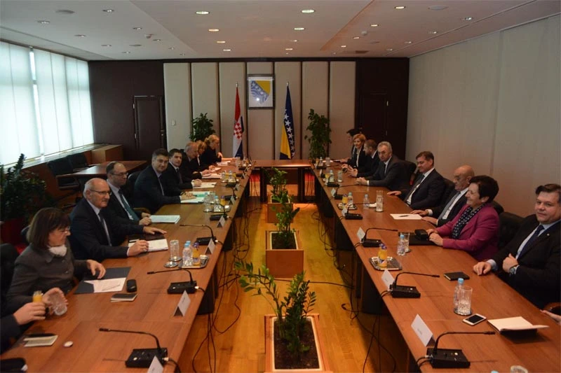 Hrvatska će pomoći, ali je Izborni zakon stvar domaćih političara