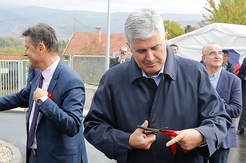 Odlučili se na šutnju: Netko pucao na Dragana Čovića?!