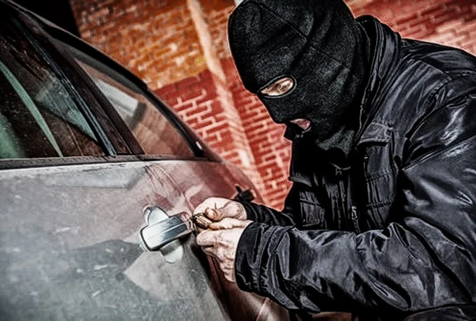 Mostar: Otuđen Audi, mobiteli i novac