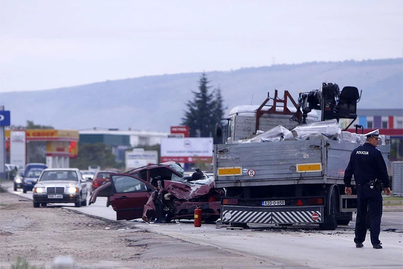 Teška prometna na Bišću: Tegljač 'zgužvao' Ford Focus