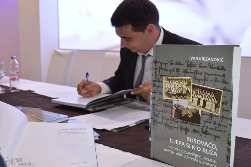Predsjednik FBiH na predstavljanju knjige ''Busovačo, lijepa si k'o ruža''