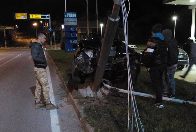 Autom uništio policijski radar