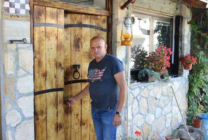 Širokobriježanin nekadašnju trgovinu pretvorio u konobu i muzej antikviteta