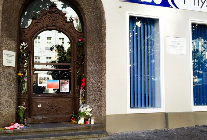Nestala spomen-ploča posvećena Bowieju