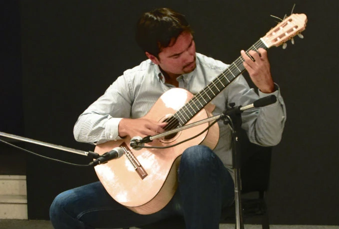 Mostarci uživali uz zvuke gitare Adnana Ahmedića