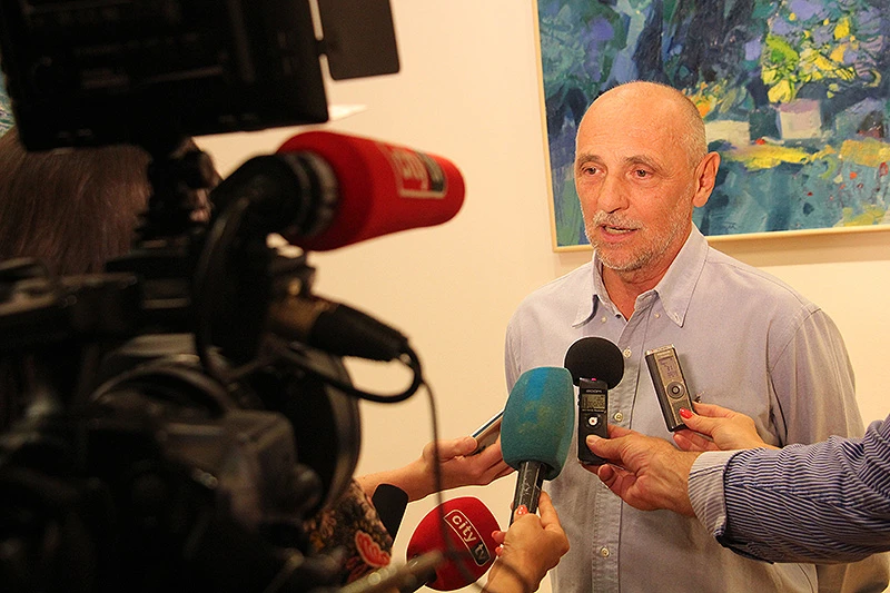 U Galeriji Aluminij otvorena izložba slika Tihomira Lončara