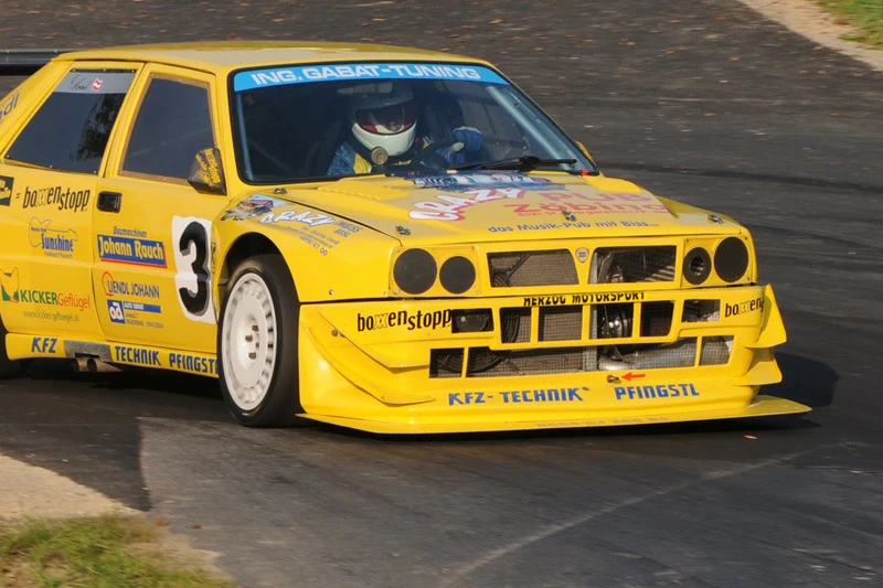 Lancia preko 1000 konja "jede" asfalt