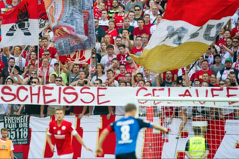 Kramarićevi navijači posuti izmetom na putu za Mainz!?