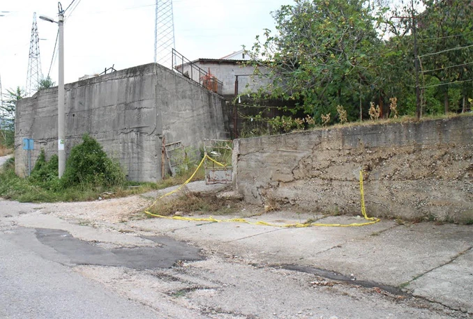Mostar: Eksplozivna naprava je bačena u dvorište iza zida obiteljskog imanja