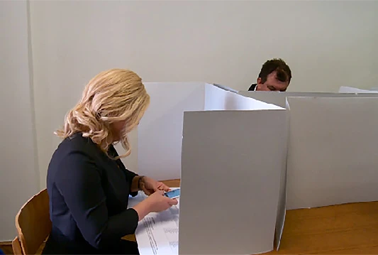 GONG prozvao predsjednicu Republike za neprimjereno ponašanje na biralištu