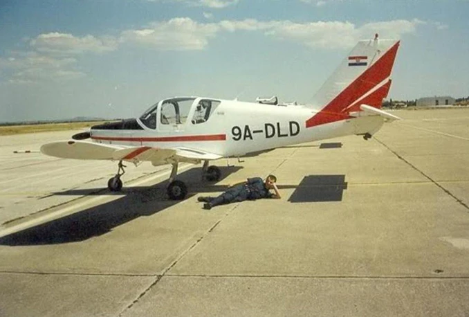 Na aerodromu obili avione i pokrali instrumente