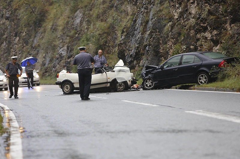 Frontalni sudar: Na M-17 poginula jedna osoba