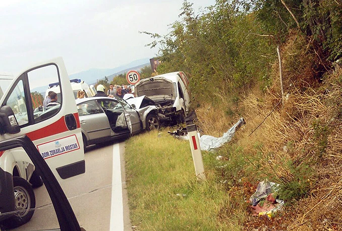 Međine: Teški sudar dvaju vozila