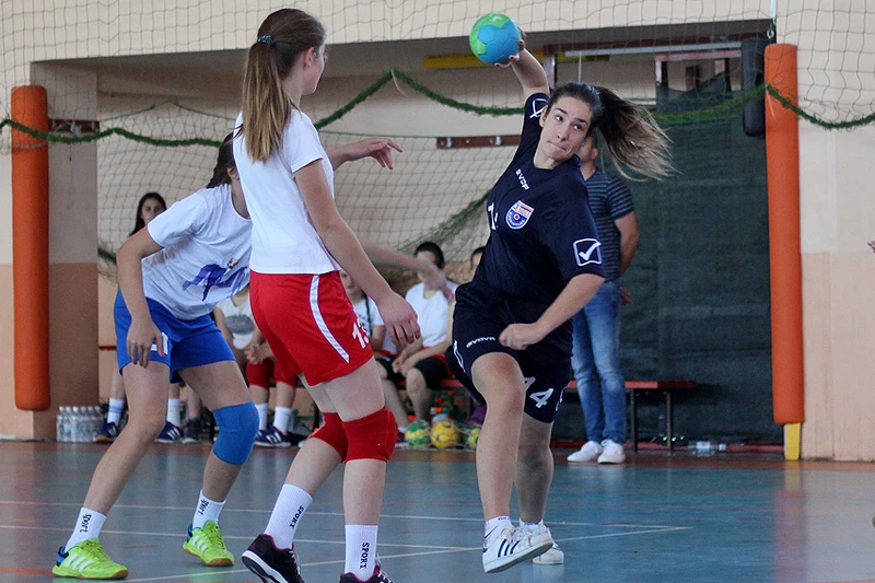 Poziv djevojčicama i dječacima - upišite se u školu rukometa