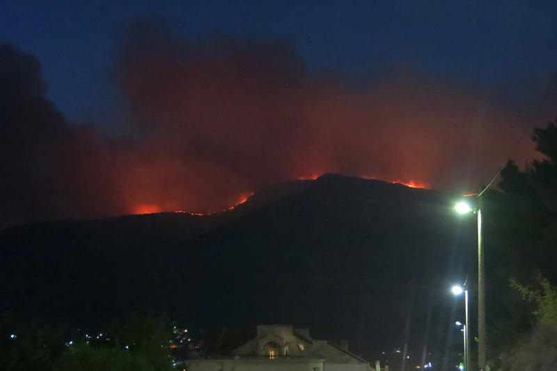 Vatrogasci stavili pod kontrolu požar u Trebinju