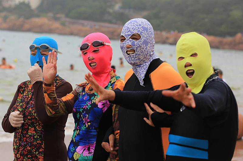 Kupaći kostimi: Facekini može, a burkini zabranjen?