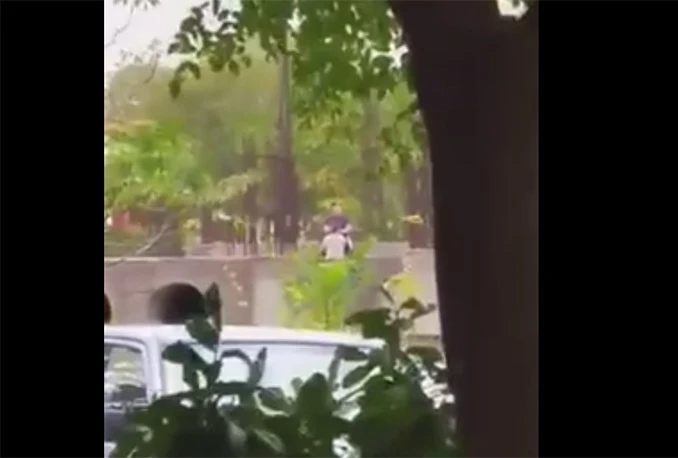 Mostar: Oralni seks, u sred grada, u sred bijela dana