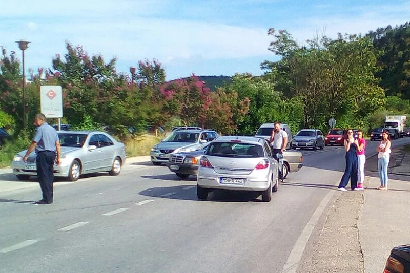 Lakše ozlijeđen u sudaru pred policijom