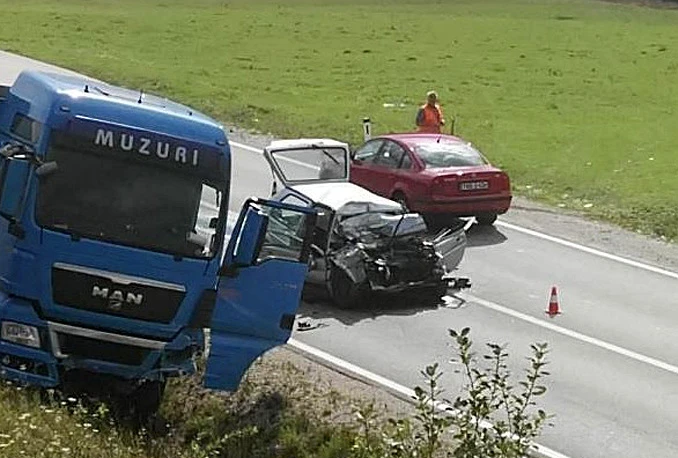Dva rođaka poginula u prometnoj nesreći