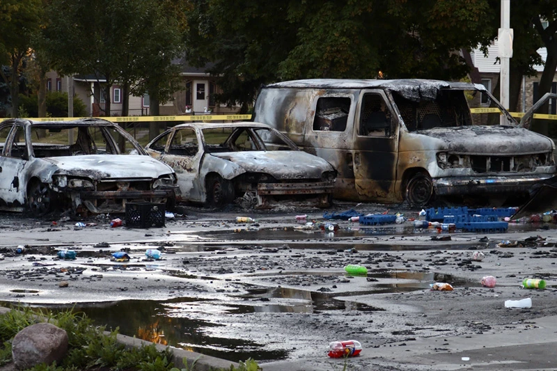 Rasna netrpeljivost eskalirala u Milwaukeeu, prosvjedi prerasli u žestoko nasilje