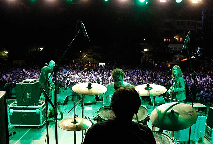 Crvena jabuka i Teška industrija održali spektakularni koncert u Posušju