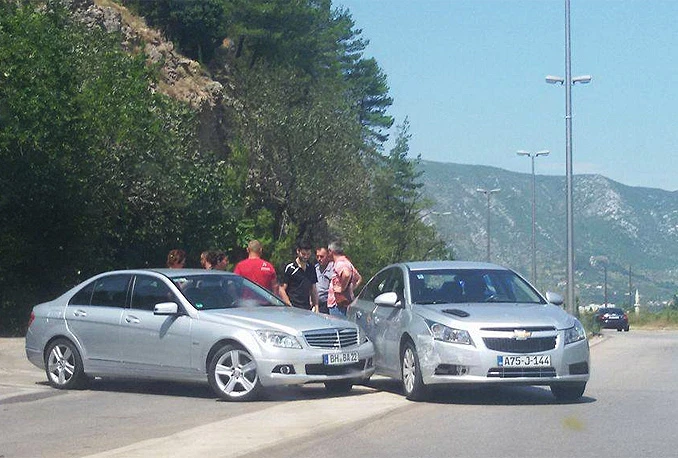 Rodoč: Sudarili se Mercedes i Chevrolet