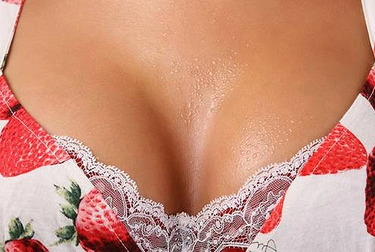 11 trikova s grudnjakom koji će pomoći svakoj ženi bar jednom