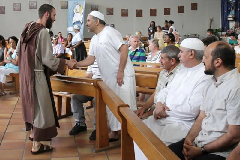 Muslimani širom Francuske nazočili misama u gesti solidarnosti zbog ubojstva