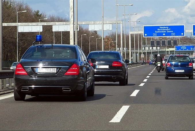 1,4 milijuna KM za automobile ''pratnje i osiguranja''