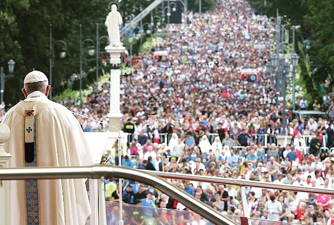 Papa se suprotstavio vladi u Poljskoj: Pozvao mlade da prihvate izbjeglice