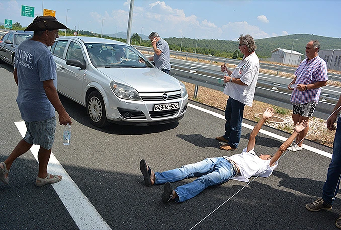 Branitelji deblokirali graniče prijelaze: Imaju rok do ponedjeljka da usvoje naše zahtjeve