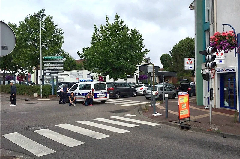 Talačka kriza u crkvi u Francuskoj: Ubijeni napadači i svećenik