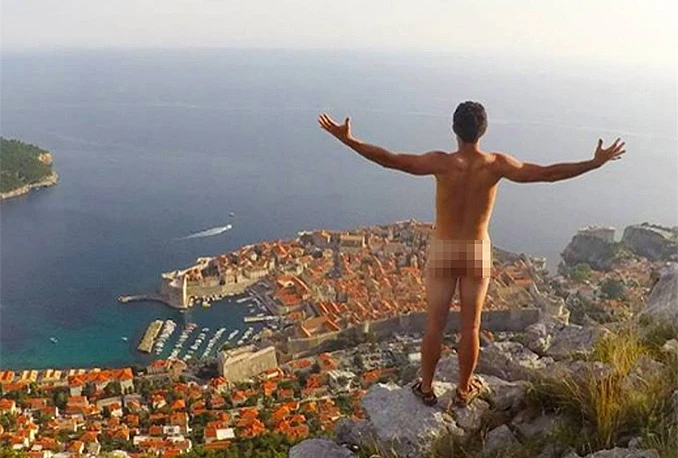 Dubrovnik: Kazna od tisuću KN za hodanje u kupaćem kostimu u povijesnoj jezgri