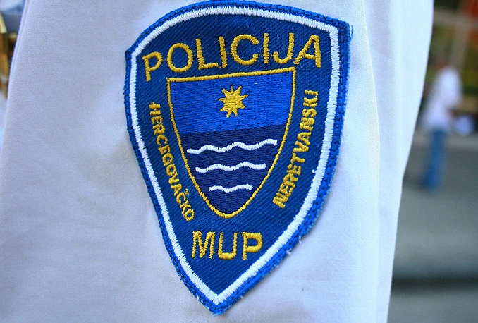 Mostarac ''pao'' s drogom u dvorištu škole