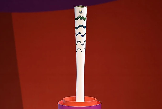 Nositelj olimpijske baklje napadnut protupožarnim aparatom