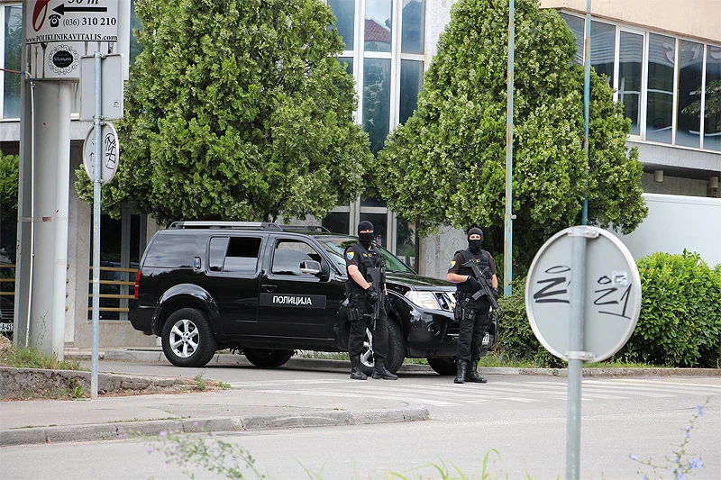 Duge cijevi u subotu jutro na mostarskim ulicama