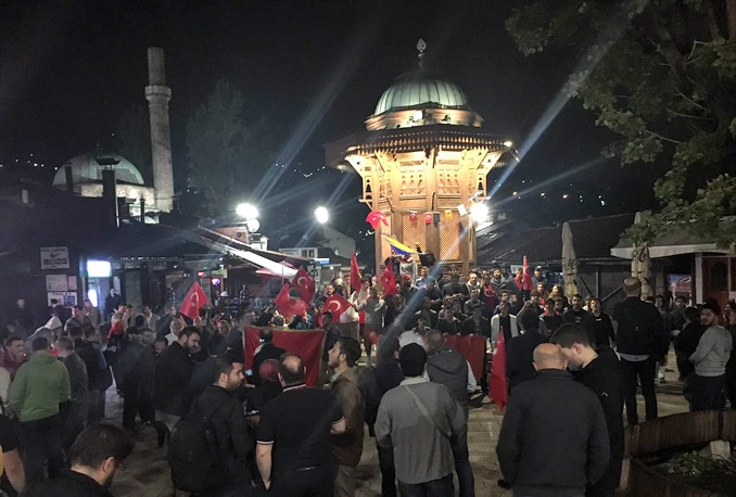 Turci i Sarajlije na Baščaršiji dali podršku Erdoganu
