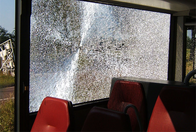 U blizini Niša kamenovan autobus u kojem su bili povjerenici Dinama i žene