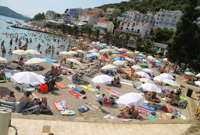 Neum turistima prihvatljiviji od hrvatske i crnogorske obale